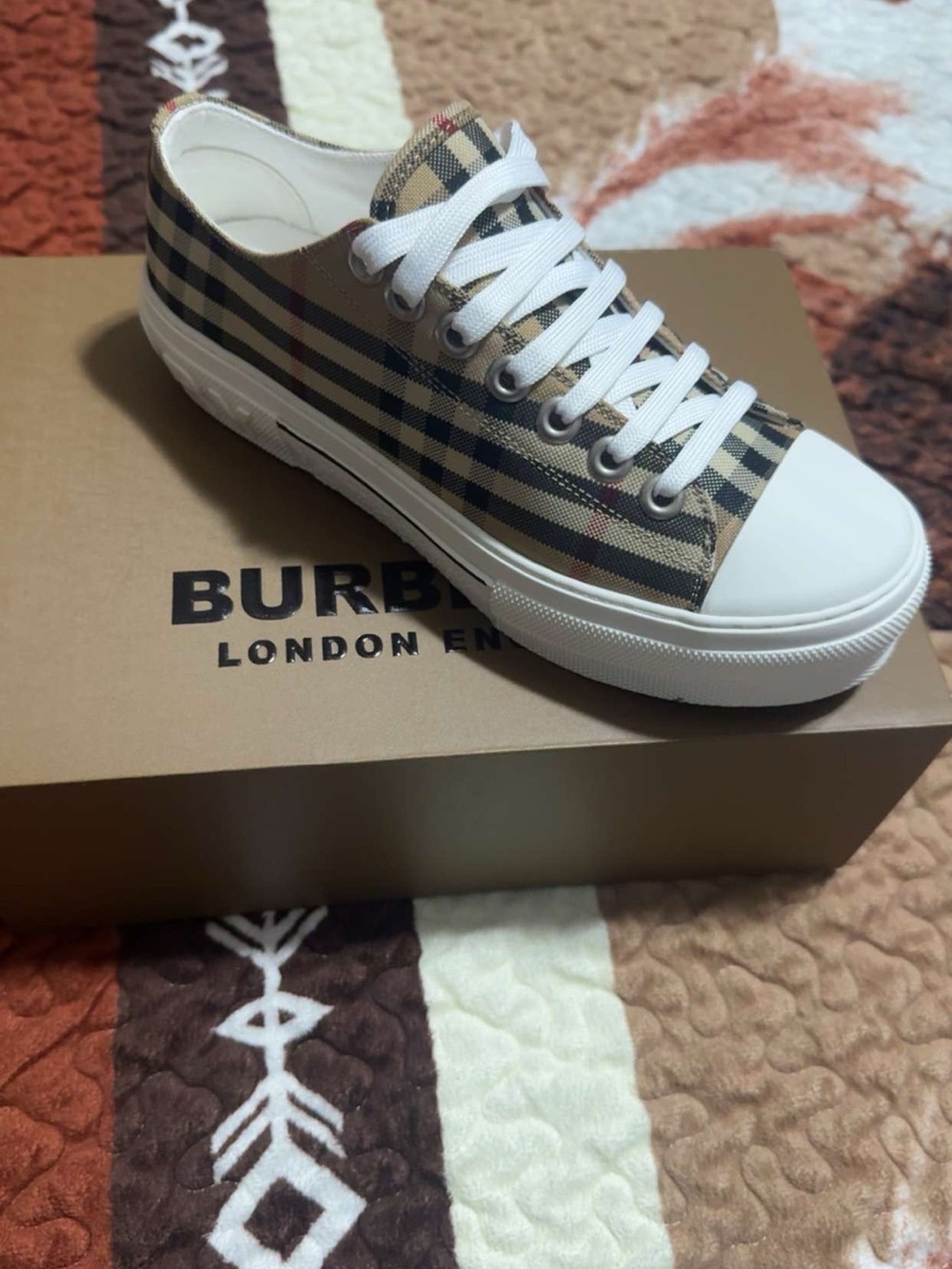 New in box size 38 eu women’s nova check low top trainers - Picture 4 of 4
